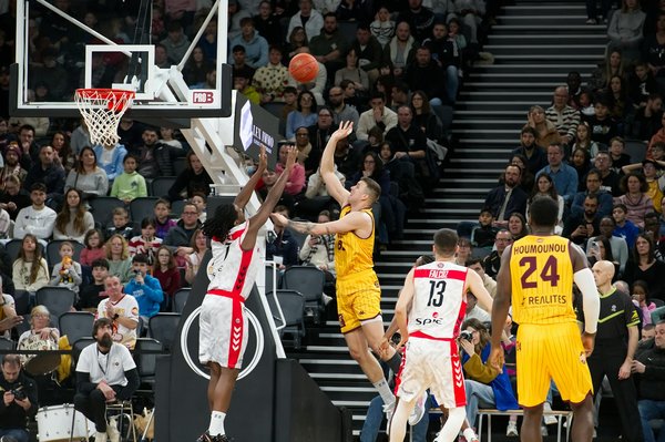 Alliez marche et renforcement musculaire : exercices à adopter